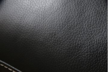 中古　美品　KELVIN GIORMANI (ケルビンジョルマーニ)　最高品質の本革が使われた重厚感あふれる2.5人掛けソファ(レザー、2人掛けソファ、3人掛けソファ、二人掛け、三人掛け)(定価約56万円)(R-058789)