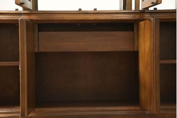 中古　美品　DREXEL HERITAGE(ドレクセルヘリテイジ)　Cameo Classics(キャメオクラシックス)　気品ある佇まいが高級感溢れるマホガニー材製三面ガラスキャビネット(定価約220万円)(キュリオケース、飾り棚、収納棚)(R-058790)