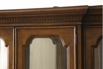 中古　美品　DREXEL HERITAGE(ドレクセルヘリテイジ)　Cameo Classics(キャメオクラシックス)　気品ある佇まいが高級感溢れるマホガニー材製三面ガラスキャビネット(定価約220万円)(キュリオケース、飾り棚、収納棚)(R-058790)