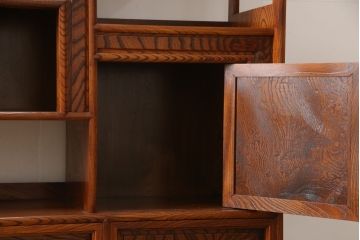 中古　美品　総漆塗り　三方欅(ケヤキ)材　無垢　国産工芸家具　美しい木目と上質なつくりが目を引く飾り棚(定価推定150万円)(茶棚、違い棚、戸棚)(R-058791)