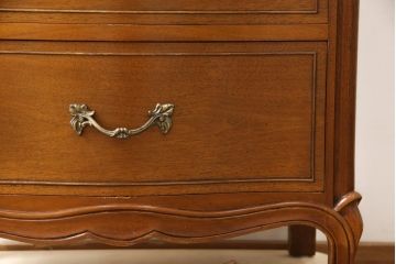 中古　美品　DREXEL HERITAGE(ドレクセルヘリテイジ)　Touraine(ツーレイン)シリーズ　上品な佇まいのランジェリーチェスト(引き出し、サイドチェスト)(R-058792)