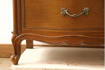 中古　美品　DREXEL HERITAGE(ドレクセルヘリテイジ)　Touraine(ツーレイン)シリーズ　上品な佇まいのランジェリーチェスト(引き出し、サイドチェスト)(R-058792)