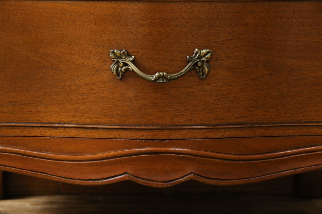 中古　美品　DREXEL HERITAGE(ドレクセルヘリテイジ)　Touraine(ツーレイン)シリーズ　上品な佇まいのランジェリーチェスト　(R-058792)