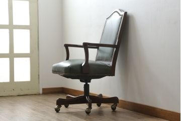 中古　美品　DREXEL HERITAGE(ドレクセルヘリテイジ)　本革　高級感ある佇まいが目を引くレザーデスクチェア(アームチェア、オフィスチェア、回転チェア)(R-058793)
