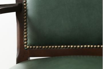 中古　美品　DREXEL HERITAGE(ドレクセルヘリテイジ)　本革　高級感ある佇まいが目を引くレザーデスクチェア(アームチェア、オフィスチェア、回転チェア)(R-058793)