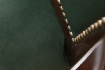 中古　美品　DREXEL HERITAGE(ドレクセルヘリテイジ)　本革　高級感ある佇まいが目を引くレザーデスクチェア(アームチェア、オフィスチェア、回転チェア)(R-058793)