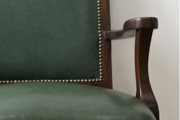 中古　美品　DREXEL HERITAGE(ドレクセルヘリテイジ)　本革　高級感ある佇まいが目を引くレザーデスクチェア(アームチェア、オフィスチェア、回転チェア)(R-058793)