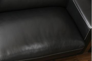 中古　美品　KELVIN GIORMANI (ケルビンジョルマーニ)　最高品質の本革が使われた重厚感あふれる2.5人掛けソファ(レザー、2人掛けソファ、3人掛けソファ、二人掛け、三人掛け)(定価約52万円)(R-058794)