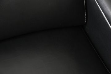 中古　美品　KELVIN GIORMANI (ケルビンジョルマーニ)　最高品質の本革が使われた重厚感あふれる2.5人掛けソファ(レザー、2人掛けソファ、3人掛けソファ、二人掛け、三人掛け)(定価約52万円)(R-058794)