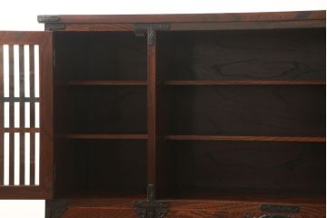中古　美品　岩谷堂箪笥　和の趣あふれる佇まいが魅力的なサイドボード(収納棚、戸棚、リビングボード)(R-058795)