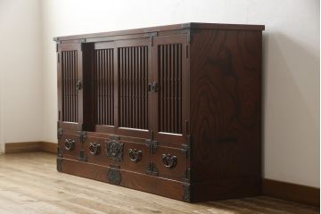 中古　美品　岩谷堂箪笥　和の趣あふれる佇まいが魅力的なサイドボード(収納棚、戸棚、リビングボード)(R-058795)