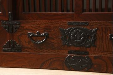 中古　美品　岩谷堂箪笥　和の趣あふれる佇まいが魅力的なサイドボード(収納棚、戸棚、リビングボード)(R-058795)