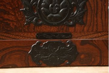 中古　美品　岩谷堂箪笥　和の趣あふれる佇まいが魅力的なサイドボード(収納棚、戸棚、リビングボード)(R-058795)
