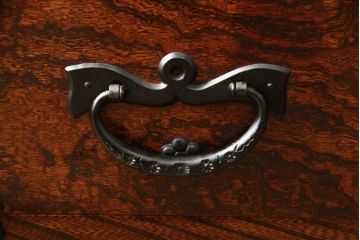 中古　美品　岩谷堂箪笥　和の趣あふれる佇まいが魅力的なサイドボード(収納棚、戸棚、リビングボード)(R-058795)