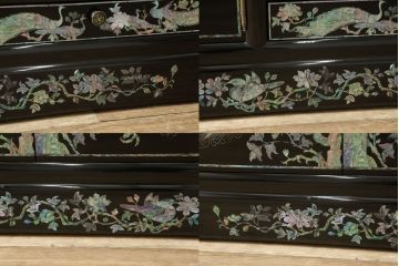 中古　美品　高級民芸家具　華やかな孔雀の螺鈿(らでん)細工が目を引く飾り棚(定価約90万円)(収納棚、戸棚、茶棚)(R-058808)