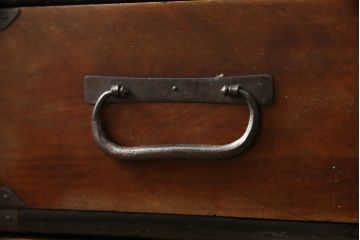 和製アンティーク　前面欅材(ケヤキ材)　漆塗り　歴史を感じさせる佇まいが魅力的な庄内小箪笥(和タンス、小物収納、引き出し、整理箪笥、時代箪笥)(R-058809)