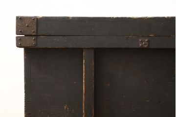和製アンティーク　珍しいサイズとデザインが魅力の趣溢れる時代箱(長持ち、小型長持、時代箪笥、銭函、銭箱、収納箱、ディスプレイ、店舗什器)(R-058810)