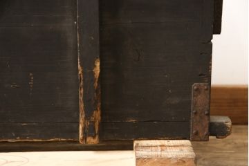 和製アンティーク　珍しいサイズとデザインが魅力の趣溢れる時代箱(長持ち、小型長持、時代箪笥、銭函、銭箱、収納箱、ディスプレイ、店舗什器)(R-058810)
