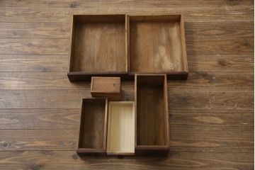 和製アンティーク　総欅(ケヤキ)材　堅牢な金具が存在感を際立たせる船箪笥(掛硯型、懸硯型、舟箪笥、時代箪笥、帳箱、小物収納、帳場箪笥、銭箱)(R-058812)