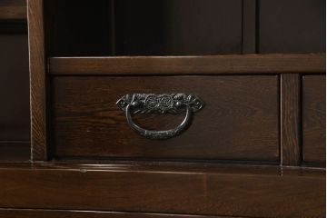 中古　鉄刀木(タガヤサン)　和モダンな雰囲気を醸し出す二段重ね水屋箪笥(定価約120万円)(キャビネット、食器棚、戸棚、収納棚)(R-058823)