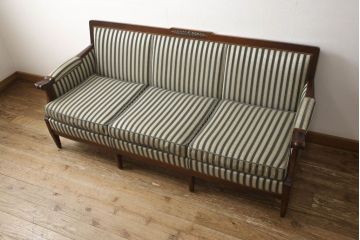 中古　美品　神戸洋家具　メープル不二屋　優雅な佇まいが魅力的な3人掛けソファ(ラウンジソファ、三人掛け、3P)(R-058831)