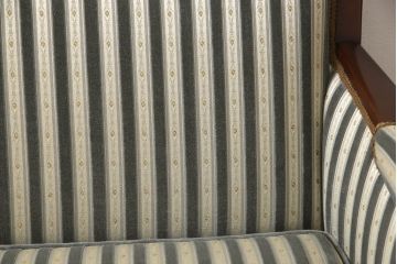 中古　美品　神戸洋家具　メープル不二屋　優雅な佇まいが魅力的な3人掛けソファ(ラウンジソファ、三人掛け、3P)(R-058831)