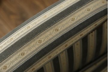 中古　美品　神戸洋家具　メープル不二屋　優雅な佇まいが魅力的な3人掛けソファ(ラウンジソファ、三人掛け、3P)(R-058831)