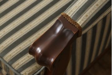 中古　美品　神戸洋家具　メープル不二屋　優雅な佇まいが魅力的な3人掛けソファ(ラウンジソファ、三人掛け、3P)(R-058831)