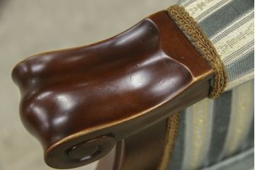 中古　美品　神戸洋家具　メープル不二屋　優雅な佇まいが魅力的な3人掛けソファ(ラウンジソファ、三人掛け、3P)(R-058831)