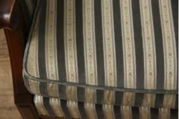 中古　美品　神戸洋家具　メープル不二屋　優雅な佇まいが魅力的な3人掛けソファ(ラウンジソファ、三人掛け、3P)(R-058831)