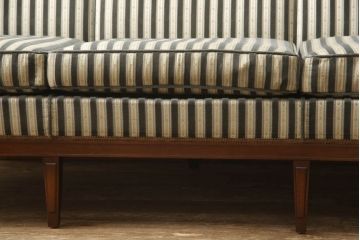 中古　美品　神戸洋家具　メープル不二屋　優雅な佇まいが魅力的な3人掛けソファ(ラウンジソファ、三人掛け、3P)(R-058831)