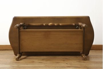 中古　美品　飛騨産業　キツツキマーク　穂高シリーズ　気品あるクラシカルなデザインが魅力的なセンターテーブル(ローテーブル、リビングテーブル)(R-058833)