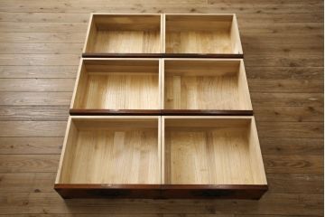 中古　美品　岩谷堂箪笥　こだわりの意匠が目を引く縦型チェスト(整理箪笥、引き出し、和たんす)(R-058834)