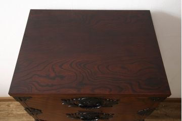 中古　美品　岩谷堂箪笥　こだわりの意匠が目を引く縦型チェスト(整理箪笥、引き出し、和たんす)(R-058834)