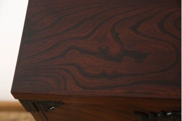 中古　美品　岩谷堂箪笥　こだわりの意匠が目を引く縦型チェスト(整理箪笥、引き出し、和たんす)(R-058834)