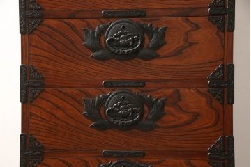 中古　美品　岩谷堂箪笥　こだわりの意匠が目を引く縦型チェスト(整理箪笥、引き出し、和たんす)(R-058834)