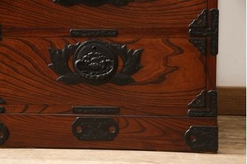 中古　美品　岩谷堂箪笥　こだわりの意匠が目を引く縦型チェスト(整理箪笥、引き出し、和たんす)(R-058834)