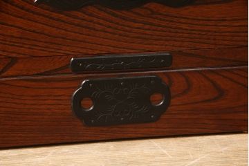 中古　美品　岩谷堂箪笥　こだわりの意匠が目を引く縦型チェスト(整理箪笥、引き出し、和たんす)(R-058834)