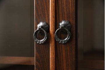 中古　美品　岩谷堂箪笥　力強い木目と重厚な金具が目を引くサイドボード(戸棚、収納棚、キャビネット)(R-058841)