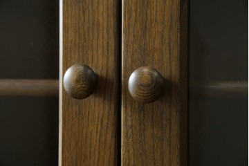 中古　美品　KASHIWA(柏木工)　オーク材　WILDERNESS(ウィルダネス)　カントリーな雰囲気ただよう食器棚(定価約54万円)(戸棚、収納棚、キャビネット)(R-058842)