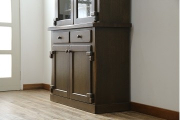 中古　美品　KASHIWA(柏木工)　オーク材　WILDERNESS(ウィルダネス)　カントリーな雰囲気ただよう食器棚(定価約54万円)(戸棚、収納棚、キャビネット)(R-058842)
