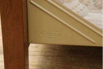 中古　美品　DREXEL HERITAGE(ドレクセルヘリテイジ)　Triune(トライユン)　シモンズマットレス　落ち着いた雰囲気づくりを叶えるベッド(セミダブル)(R-058843)