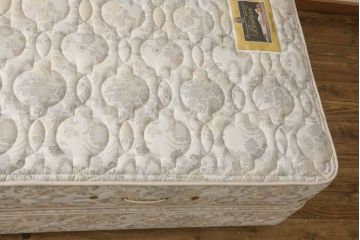 中古　美品　DREXEL HERITAGE(ドレクセルヘリテイジ)　Triune(トライユン)　シモンズマットレス　落ち着いた雰囲気づくりを叶えるベッド(セミダブル)(R-058844)