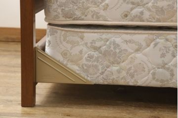 中古　美品　DREXEL HERITAGE(ドレクセルヘリテイジ)　Triune(トライユン)　シモンズマットレス　落ち着いた雰囲気づくりを叶えるベッド(セミダブル)(R-058844)