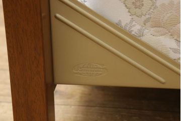 中古　美品　DREXEL HERITAGE(ドレクセルヘリテイジ)　Triune(トライユン)　シモンズマットレス　落ち着いた雰囲気づくりを叶えるベッド(セミダブル)(R-058844)