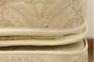 中古　美品　DREXEL HERITAGE(ドレクセルヘリテイジ)　Triune(トライユン)　シモンズマットレス　落ち着いた雰囲気づくりを叶えるベッド(セミダブル)(R-058846)