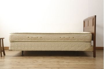 中古　美品　DREXEL HERITAGE(ドレクセルヘリテイジ)　Triune(トライユン)　シモンズマットレス　落ち着いた雰囲気づくりを叶えるベッド(セミダブル)(R-058846)