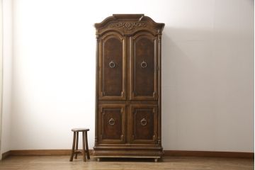 中古　美品　希少モデル　DREXEL HERITAGE(ドレクセルヘリテイジ)　Cameo Classics(キャメオクラシックス)　曲線的なデザインが優美な雰囲気を醸し出すキャビネット(収納棚、戸棚、ワードローブ)(R-058847)