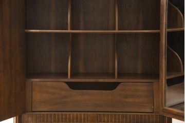 中古　美品　希少モデル　DREXEL HERITAGE(ドレクセルヘリテイジ)　Cameo Classics(キャメオクラシックス)　曲線的なデザインが優美な雰囲気を醸し出すキャビネット(収納棚、戸棚、ワードローブ)(R-058847)