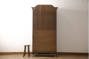 中古　美品　希少モデル　DREXEL HERITAGE(ドレクセルヘリテイジ)　Cameo Classics(キャメオクラシックス)　曲線的なデザインが優美な雰囲気を醸し出すキャビネット(収納棚、戸棚、ワードローブ)(R-058847)